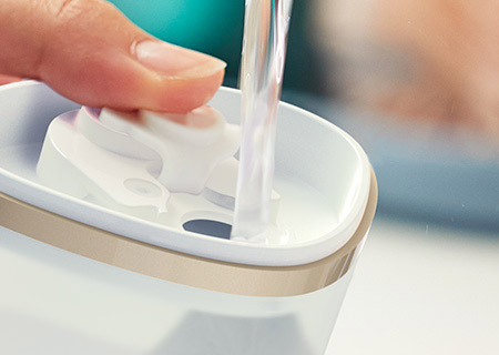 Ngăn chứa nước có thể tháo rời để dễ châm nước
